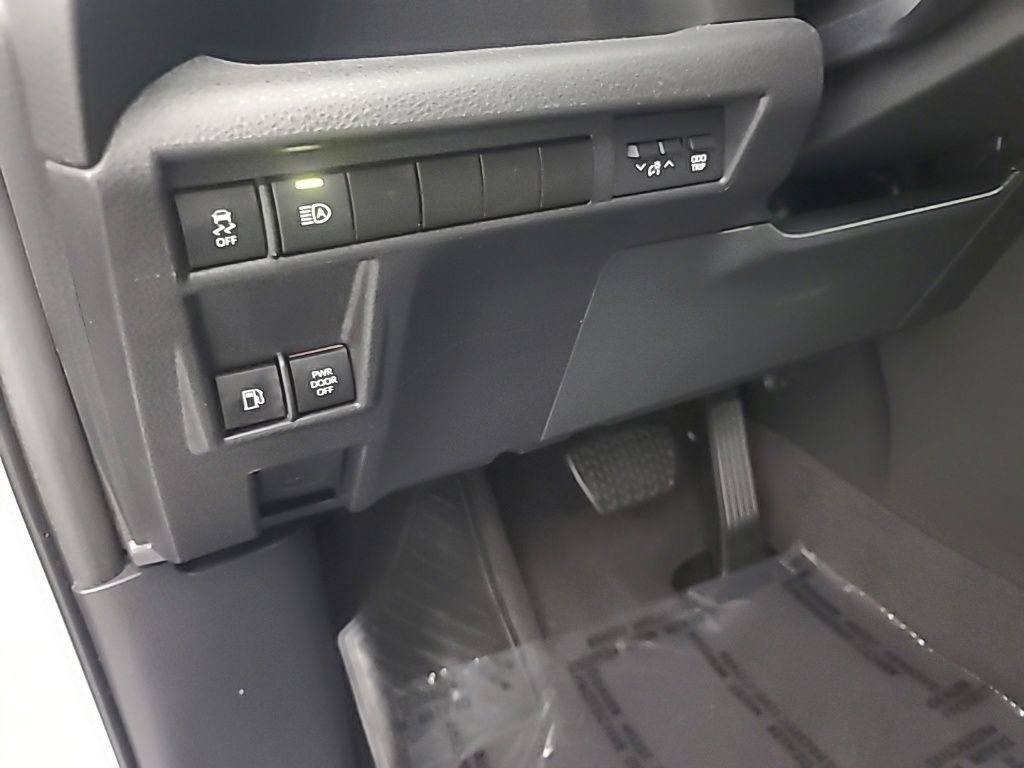 Used 2025 Toyota Sienna XLE FWD image 27