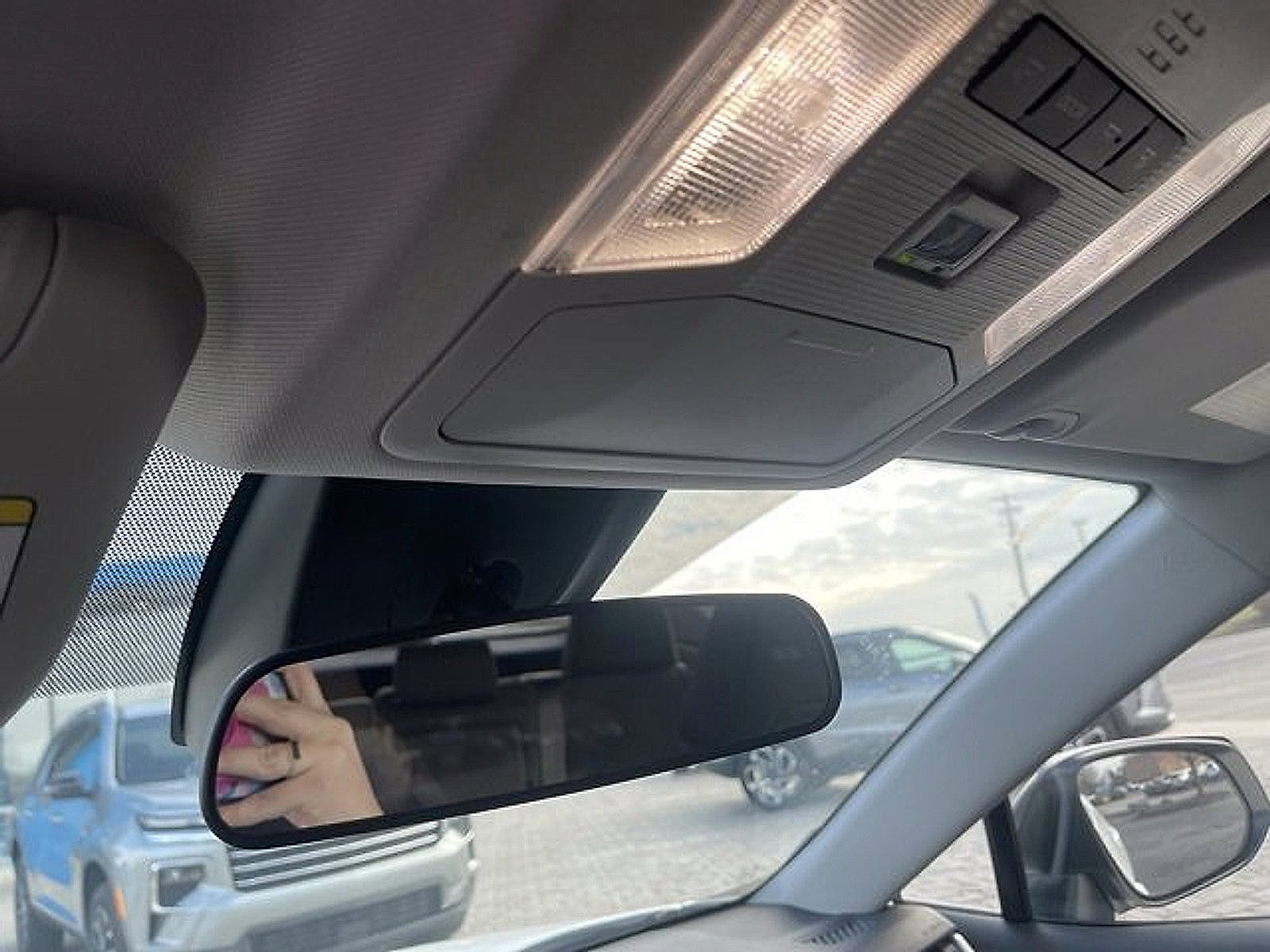 Used 2022 Toyota RAV4 LE image 12