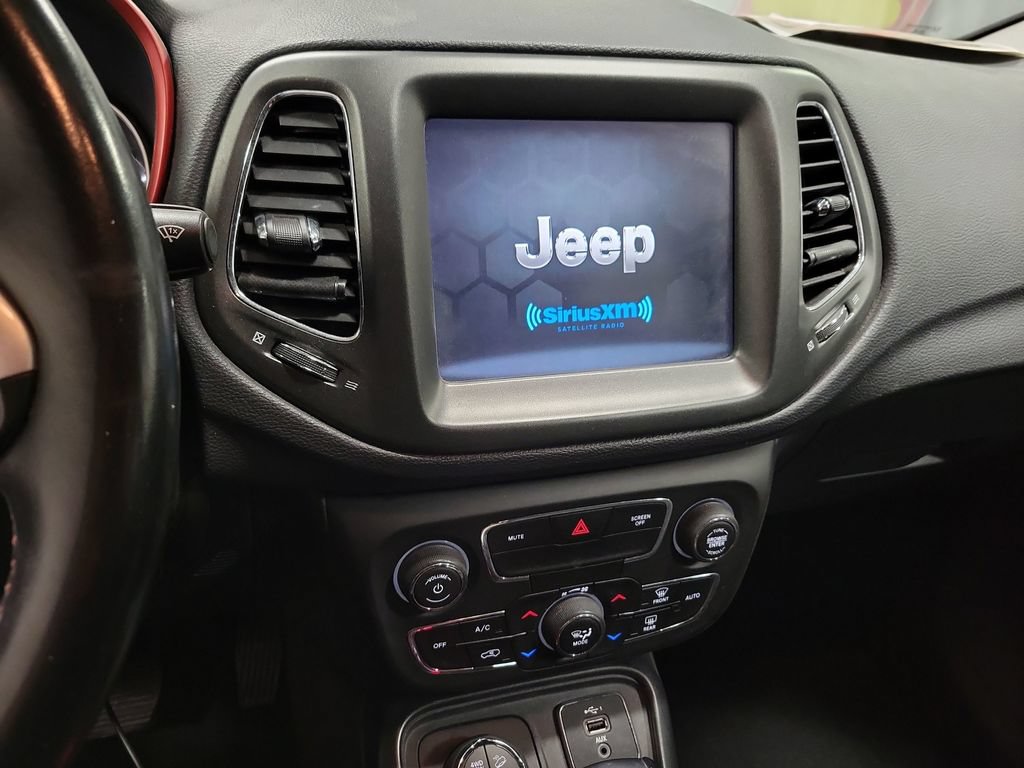 Used 2020 Jeep Compass Trailhawk AWD/4WD image 15