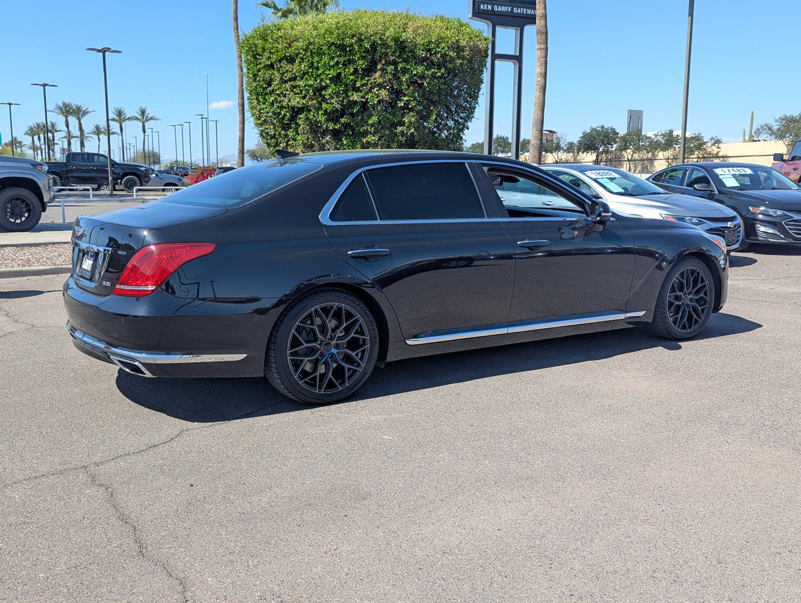 Used 2018 Genesis G90 3.3T Premium image 5