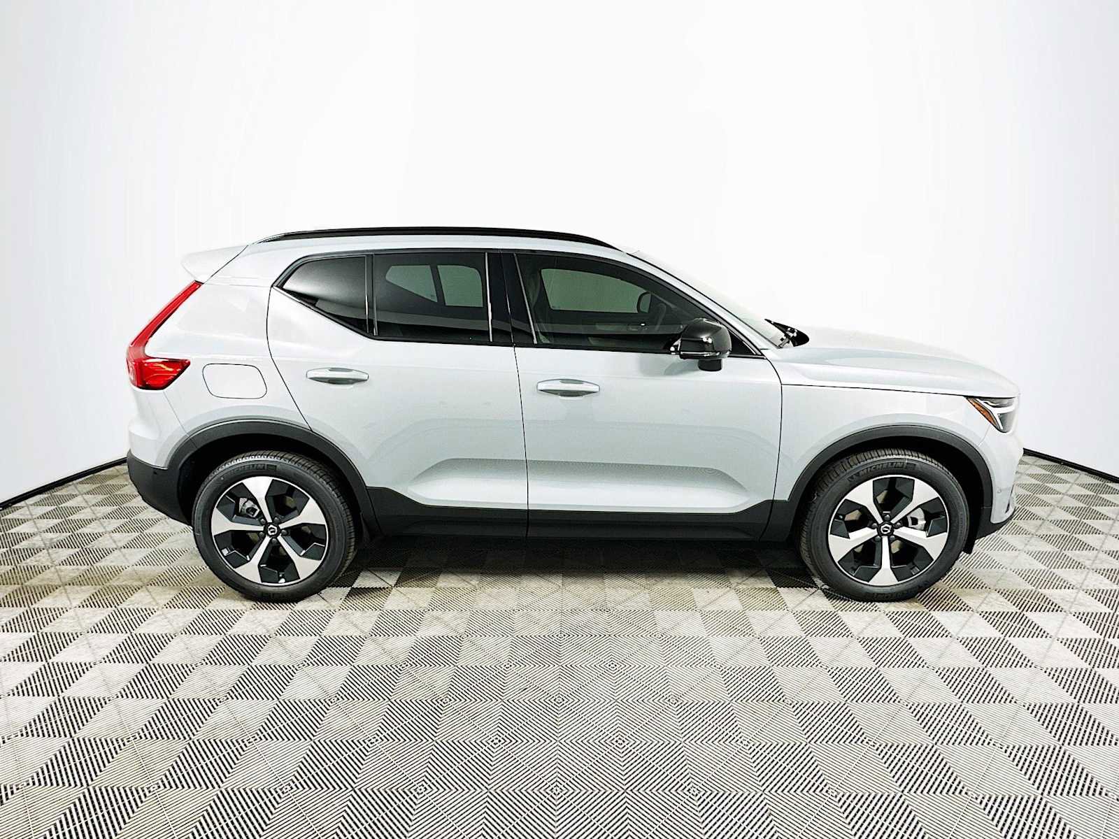 New 2026 Volvo XC40 B5 Plus w/ Protection Package Premier AWD/4WD image 8