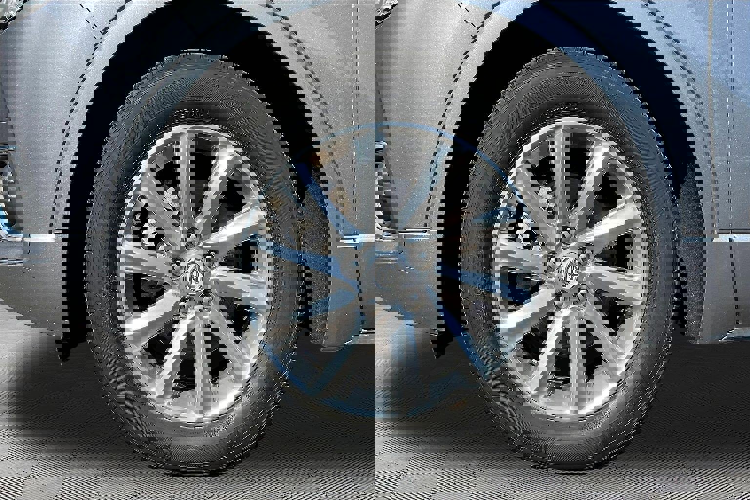 Used 2020 Buick Envision Essence FWD image 33