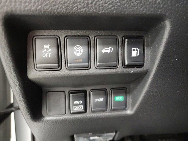 Used 2020 Nissan Rogue SV image 35