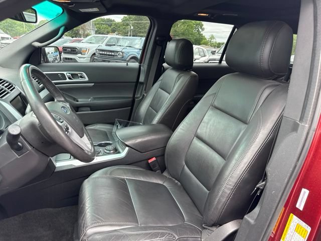 Used 2014 Ford Explorer XLT w/ Equipment Group 202A AWD/4WD image 11
