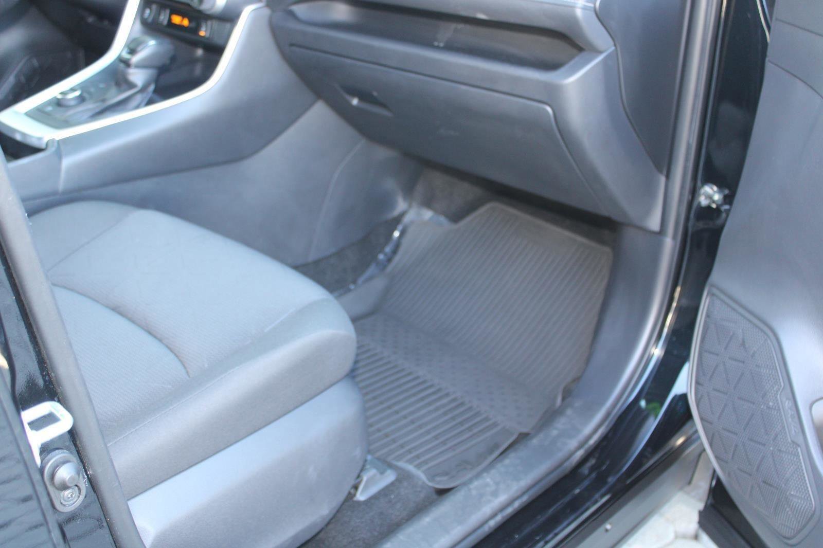 Used 2021 Toyota RAV4 AWD Hybrid image 39