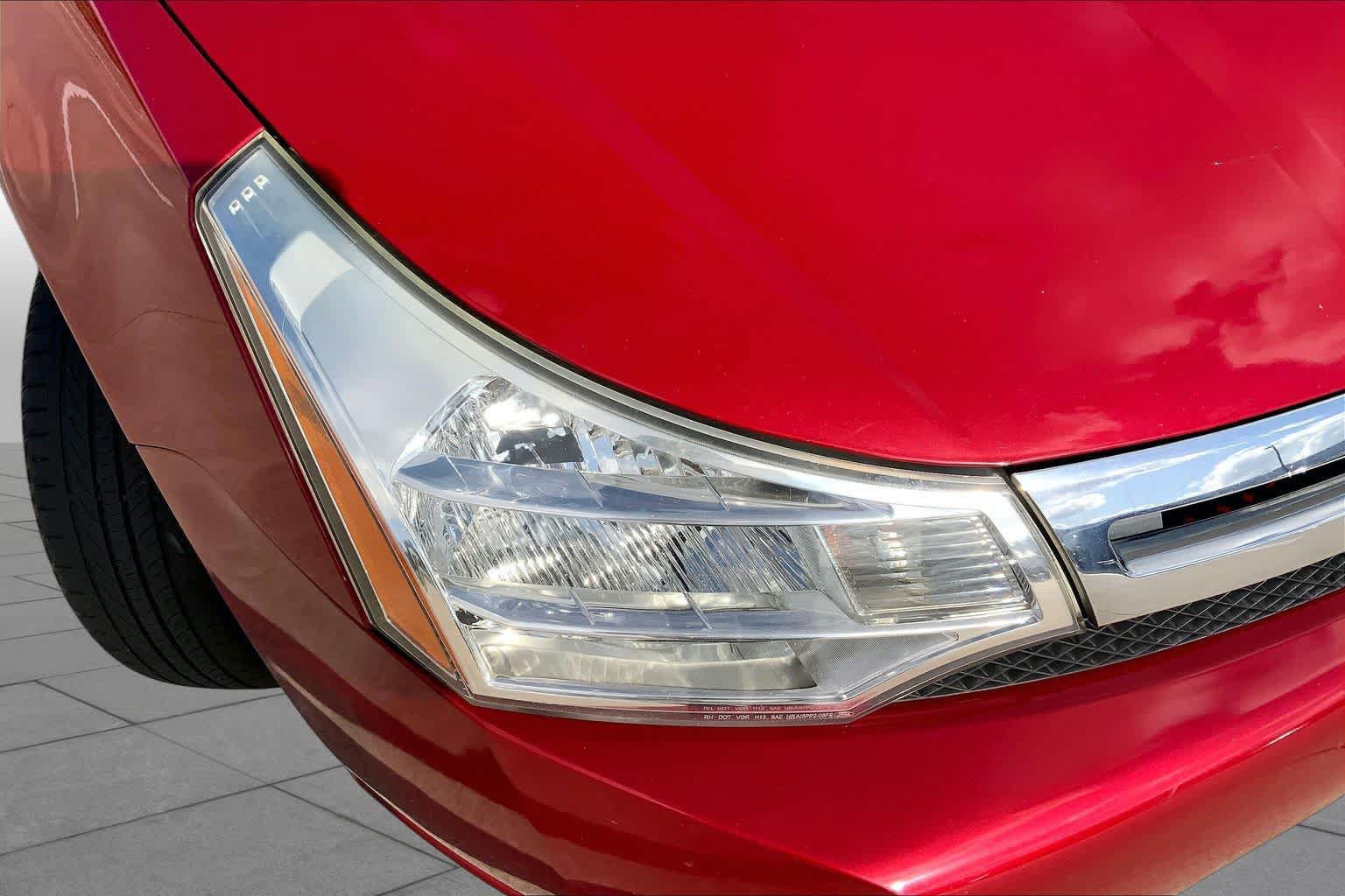 Used 2010 Ford Focus SE FWD image 25
