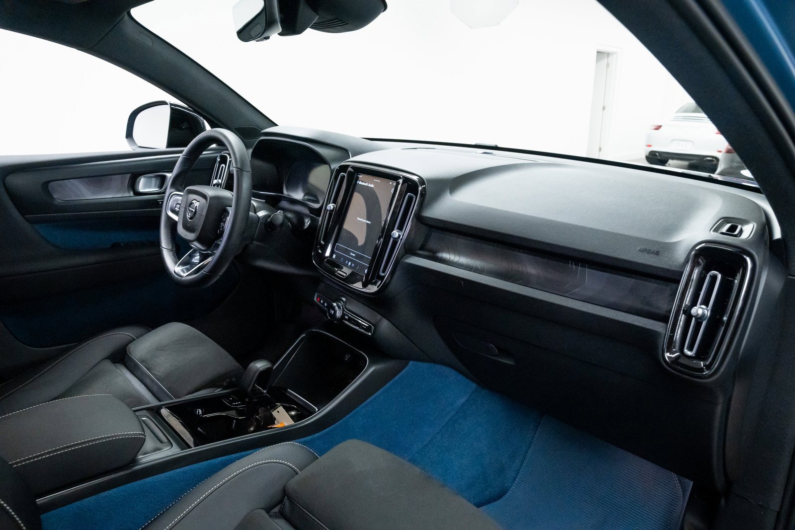 Used 2023 Volvo C40 P8 Recharge Plus w/ Climate Package image 25