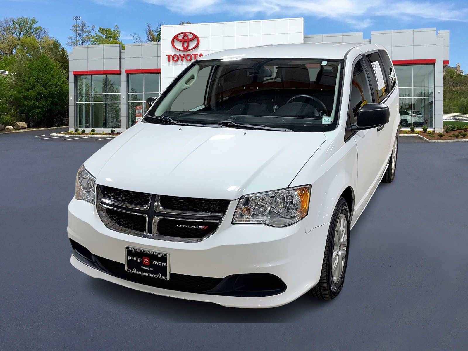 Used 2019 Dodge Grand Caravan SE w/ UConnect Hands-Free Group