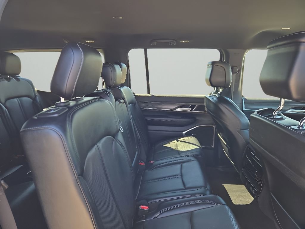 Used 2024 Jeep Wagoneer Series II w/ Flexible Seating Group AWD/4WD image 17