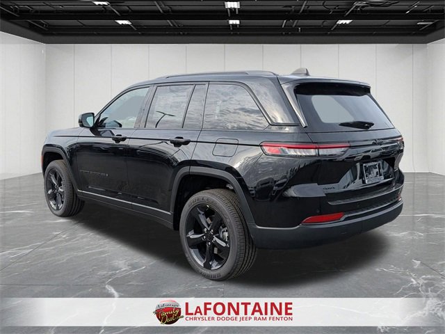 New 2025 Jeep Grand Cherokee Altitude image 4