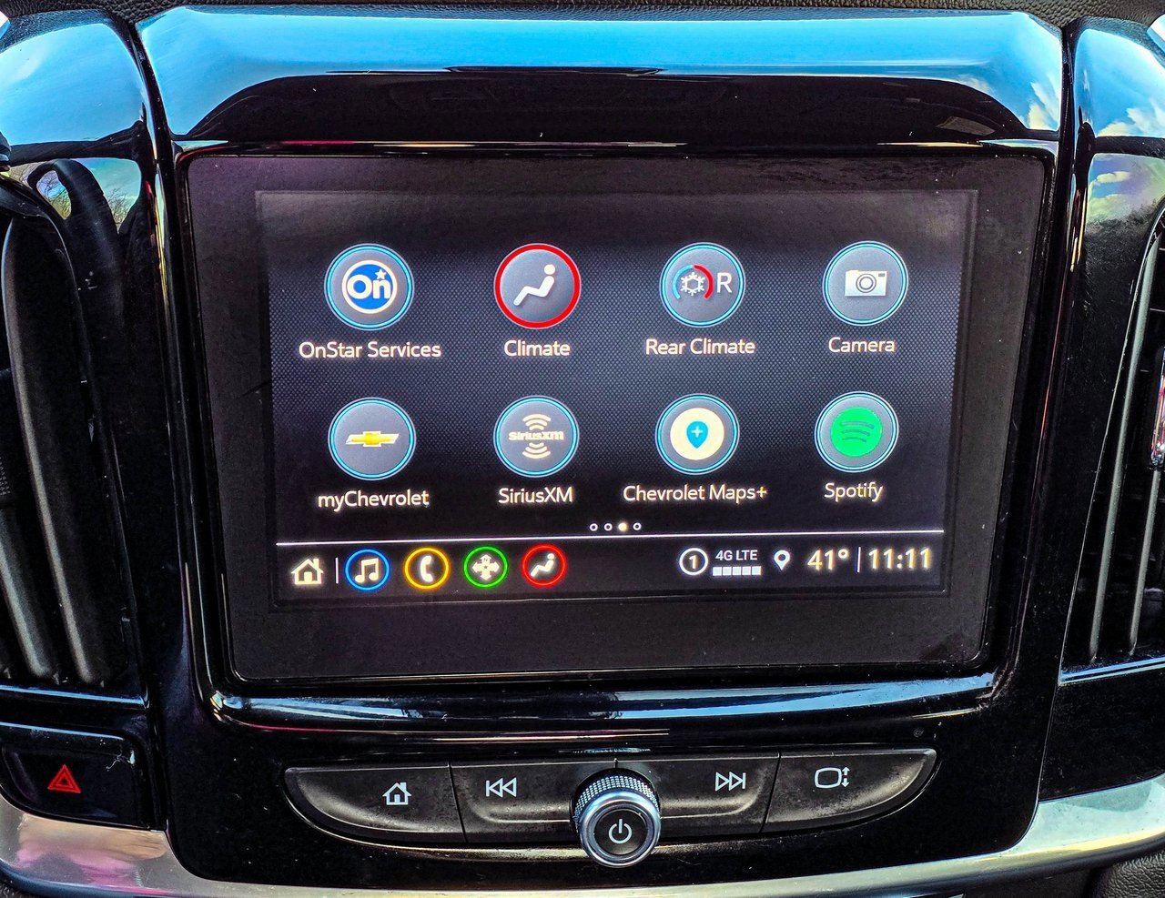 Certified 2023 Chevrolet Traverse LT w/ Rear Camera Mirror Package image 15