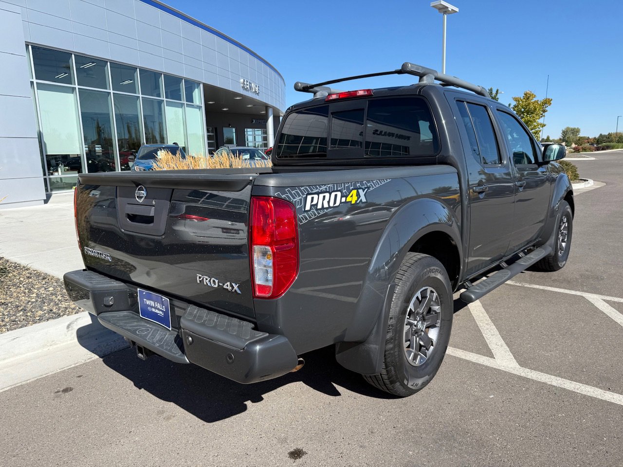 Used 2015 Nissan Frontier PRO-4X image 8