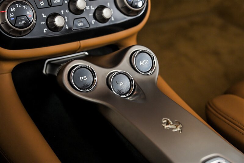 Used 2010 Ferrari California RWD image 29
