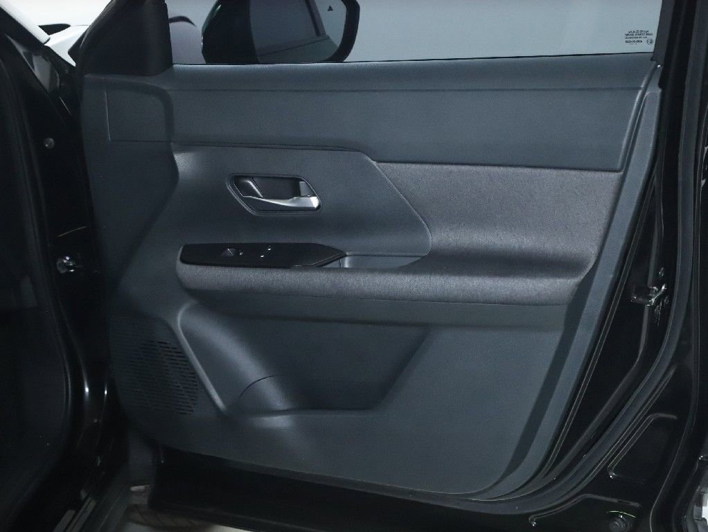 Certified 2025 Nissan Kicks SV image 31