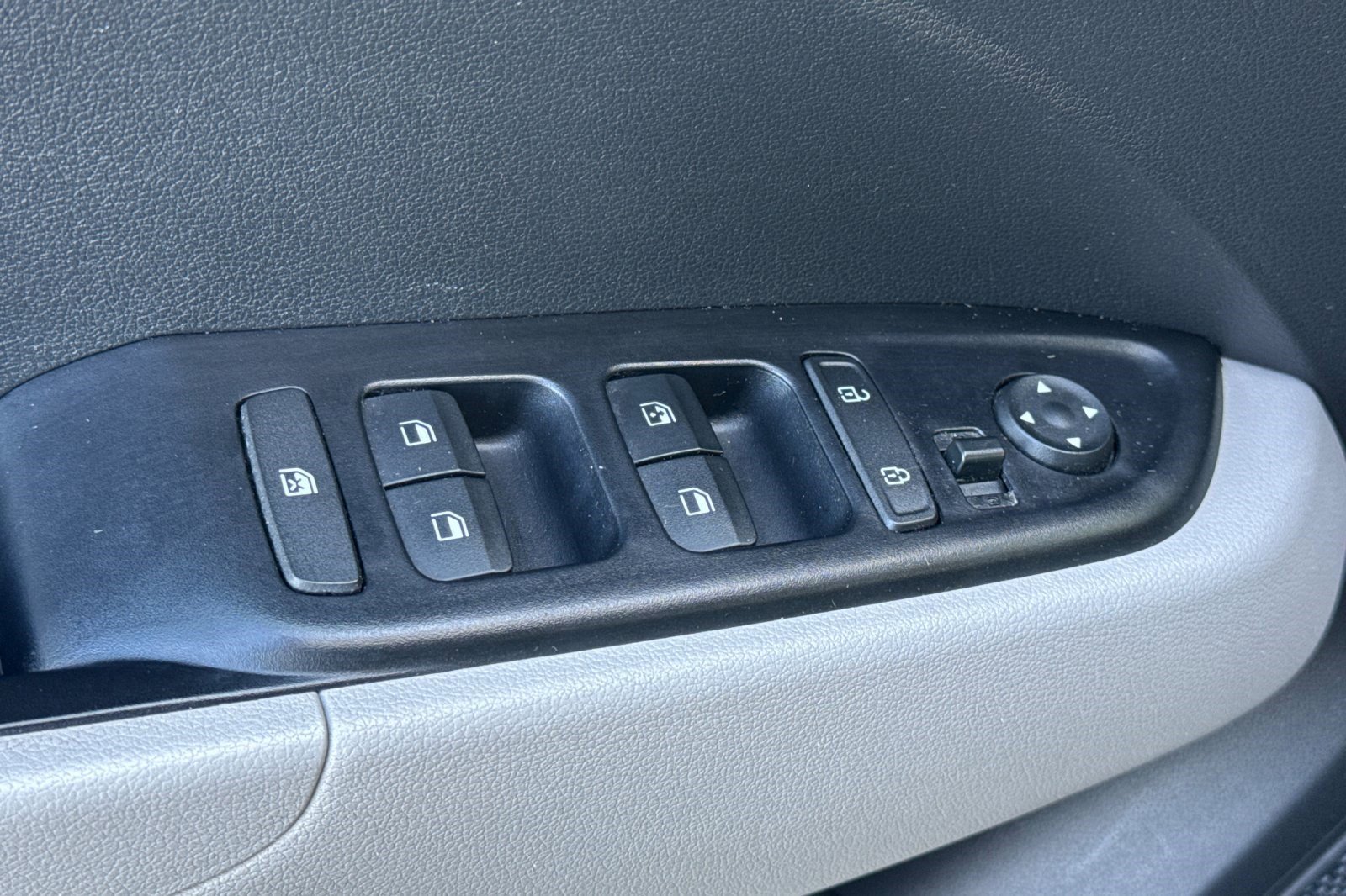 Used 2021 Hyundai Venue SEL FWD image 13