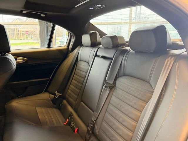 Used 2024 Alfa Romeo Giulia Veloce image 15