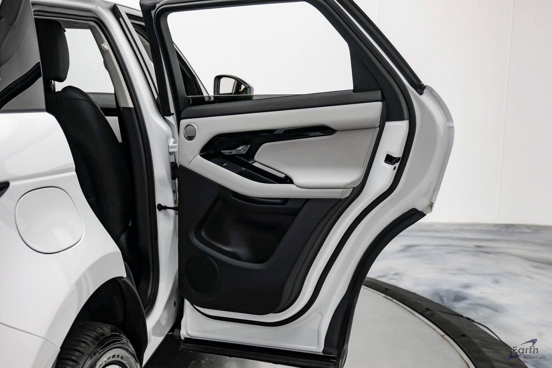 Used 2024 Land Rover Range Rover Evoque Dynamic SE image 83