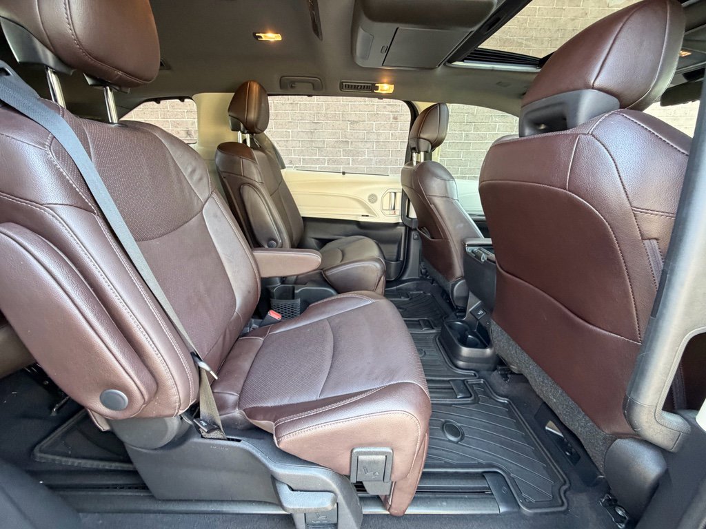 Used 2022 Toyota Sienna Platinum w/ Protection Package (TMS) image 32