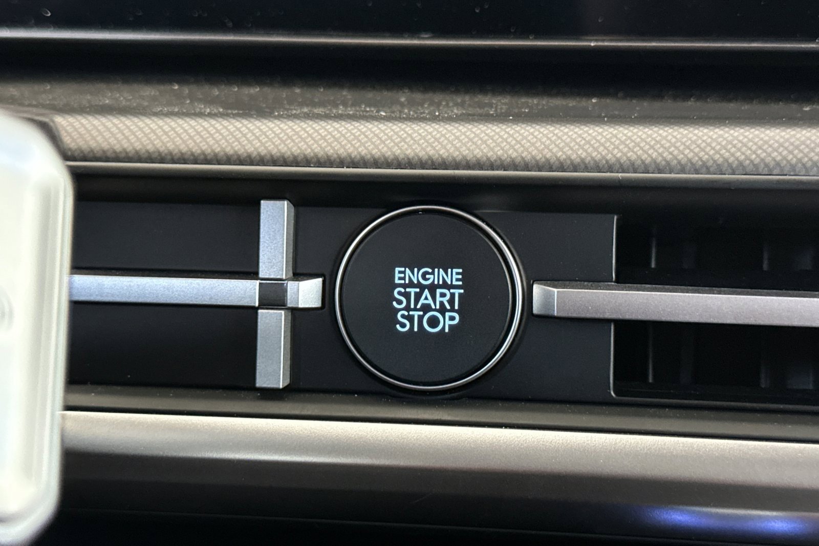 Certified 2025 Hyundai Santa Fe SEL image 33