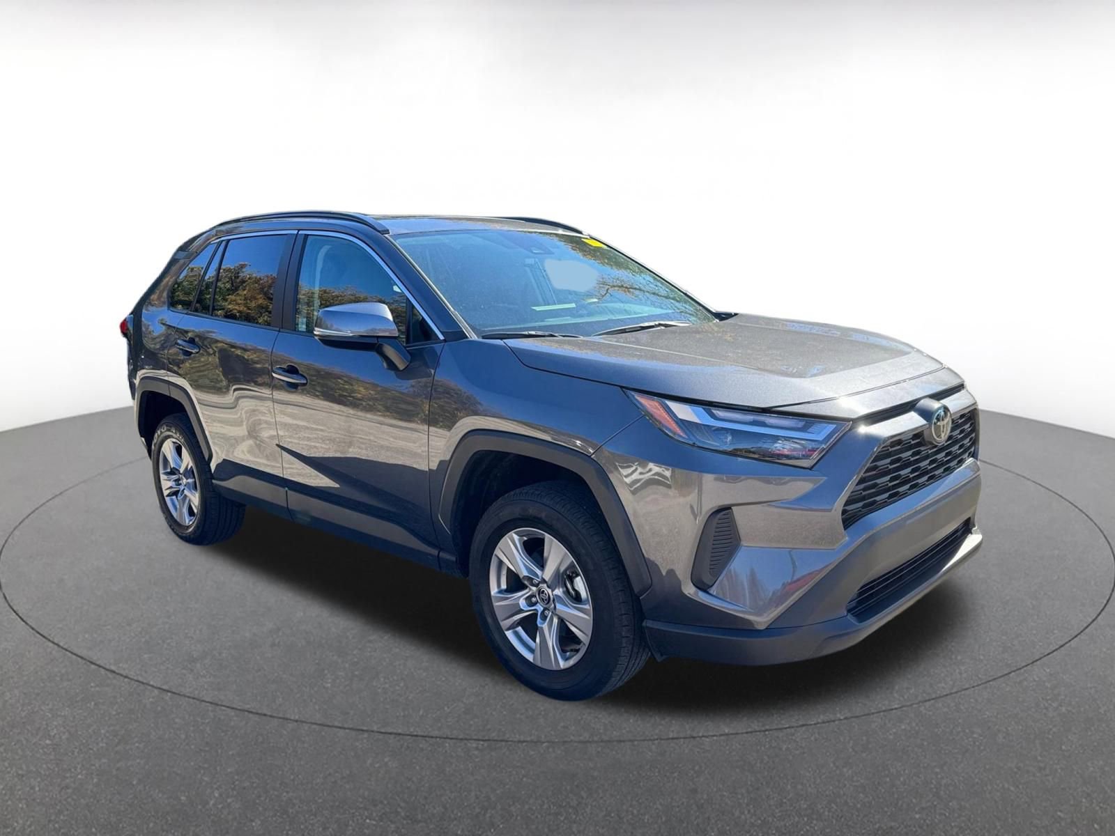 Used 2025 Toyota RAV4 XLE image 1