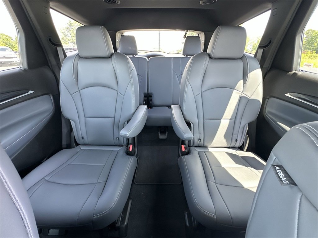 Used 2023 Buick Enclave Essence image 23