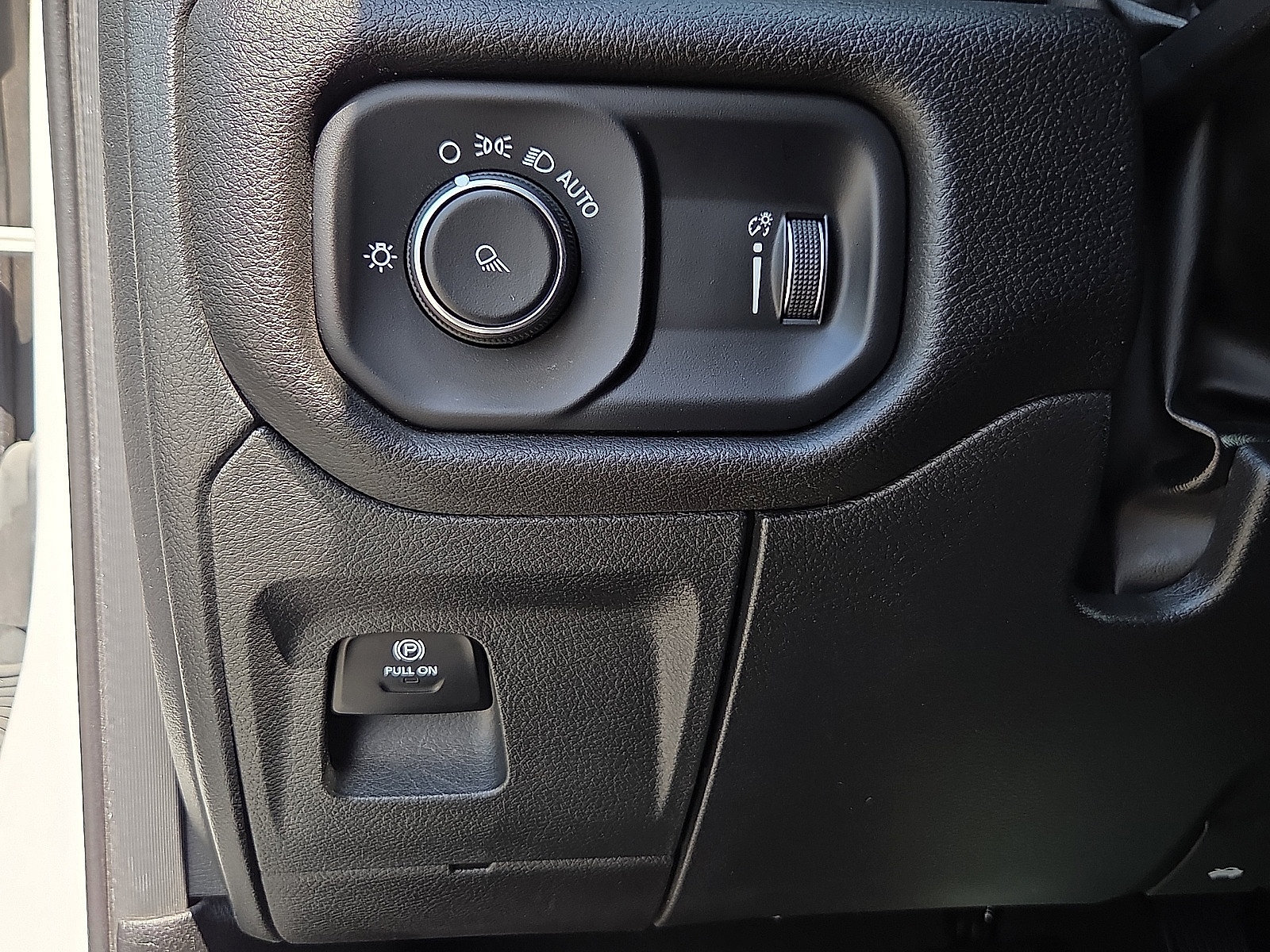 Used 2024 RAM 1500 Laramie AWD/4WD image 22