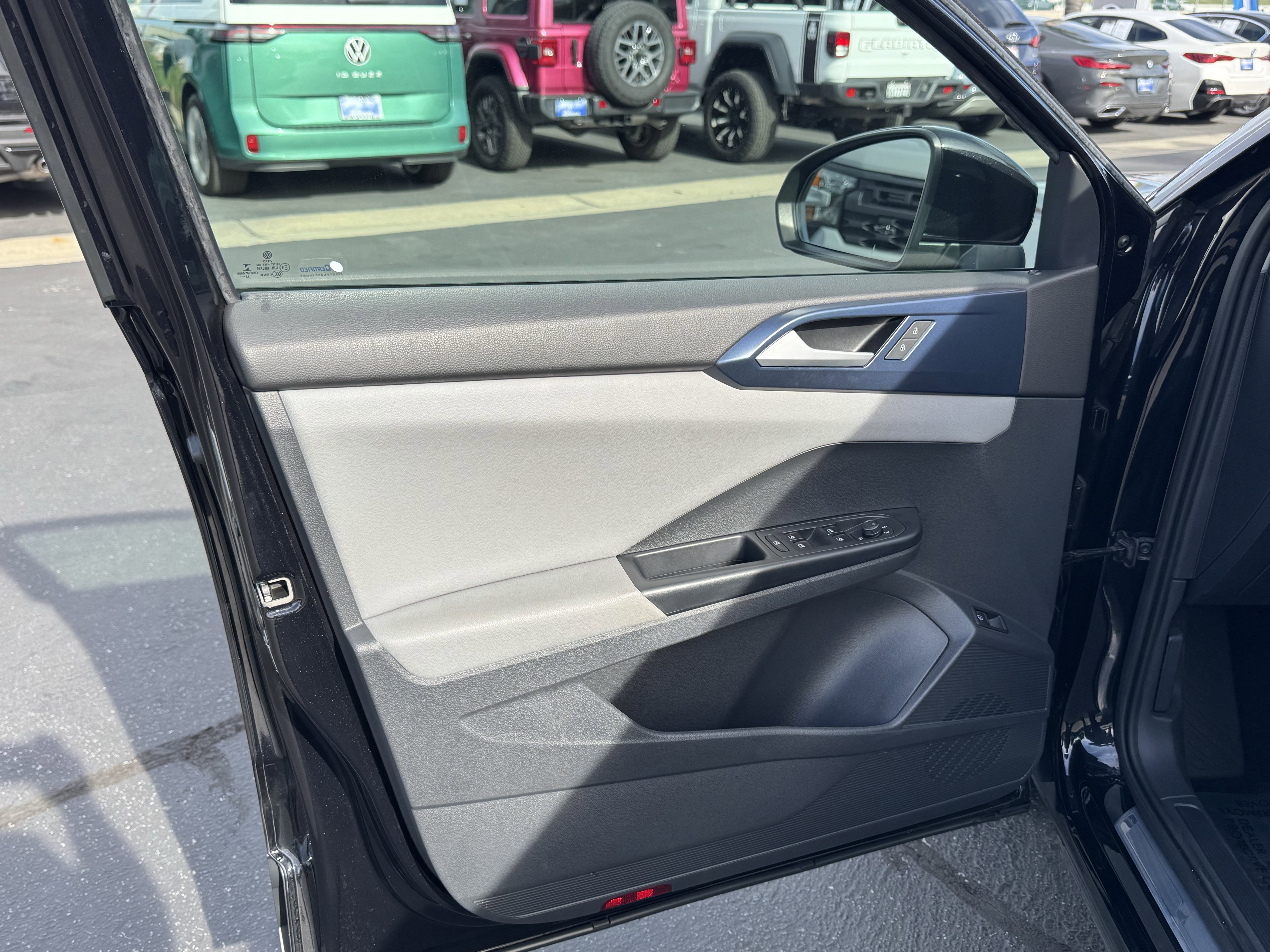 Certified 2023 Volkswagen Taos SE w/ Panoramic Sunroof Package image 14