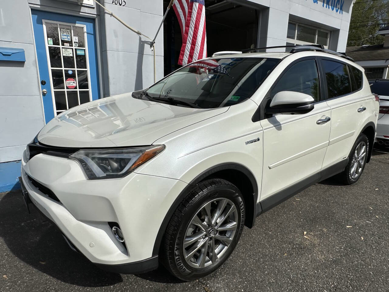 Used 2017 Toyota RAV4 Limited w/ Advanced Technology Package image 4