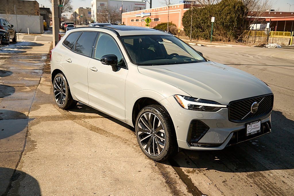 New 2026 Volvo XC60 B5 Ultra w/ Climate Package image 4