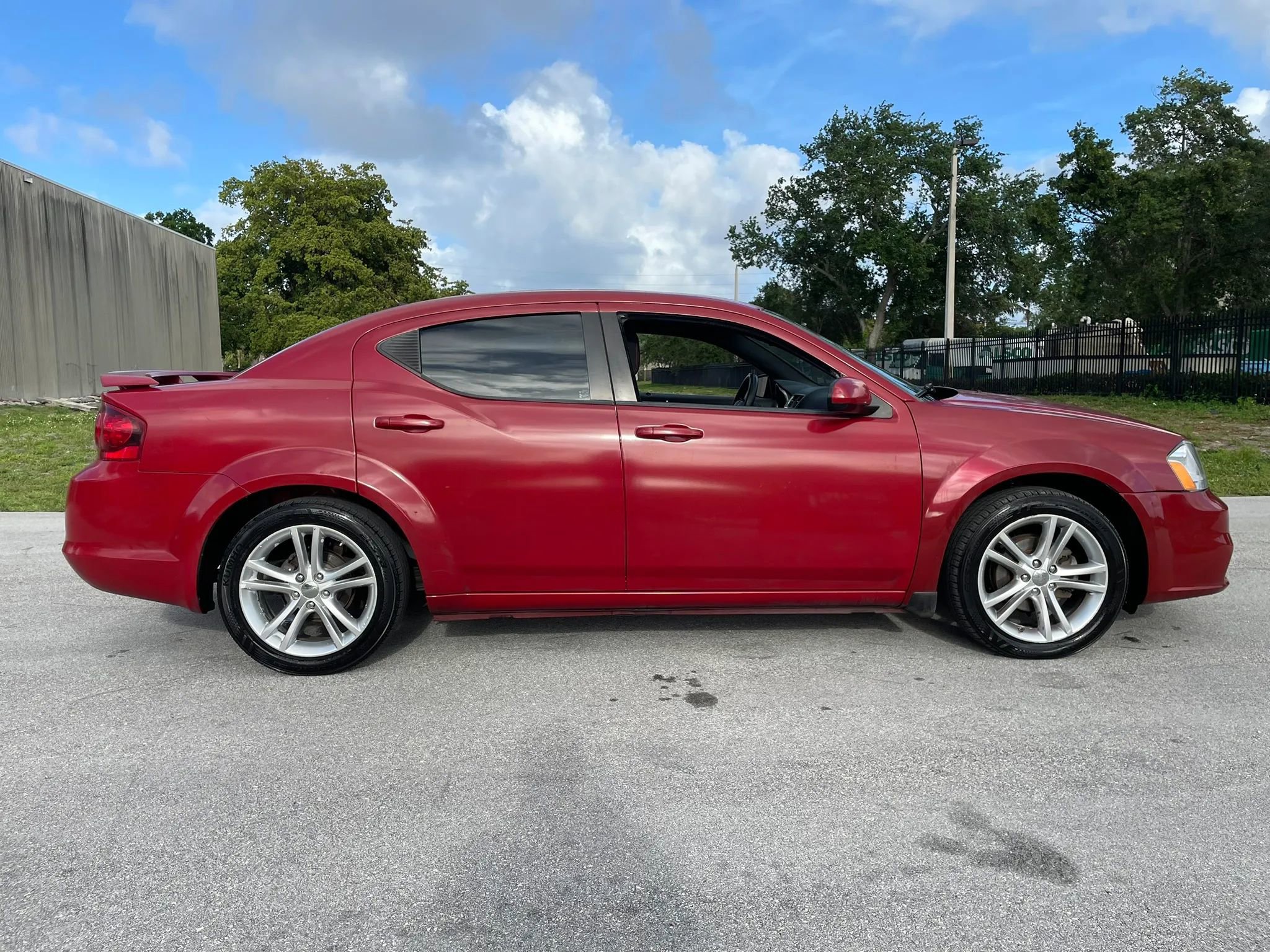 Used 2011 Dodge Avenger FWD image 6