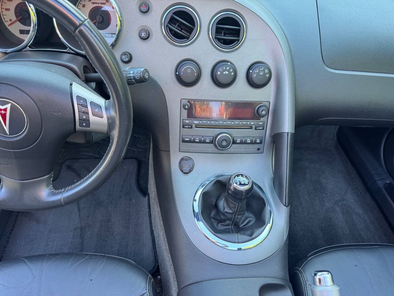 Used 2006 Pontiac Solstice Convertible w/ Premium Package RWD image 12