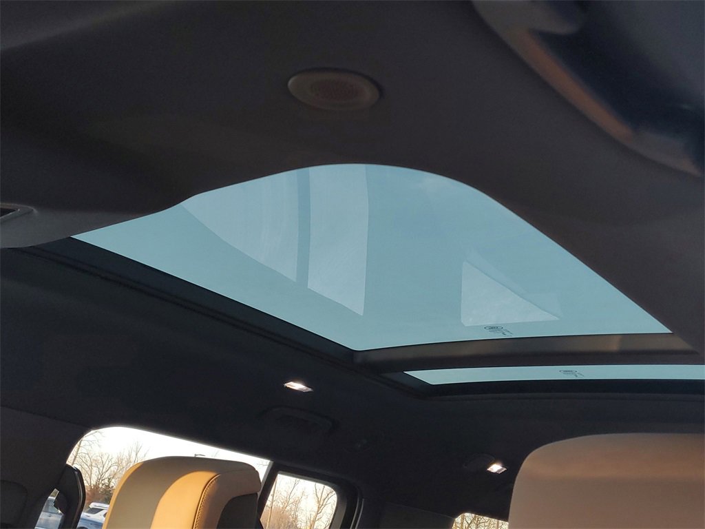 New 2026 Land Rover Defender 130 X-Dynamic SE image 9