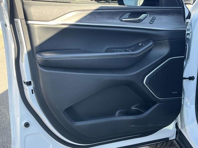 Used 2022 Jeep Grand Cherokee L Limited w/ Luxury Tech Group II image 14