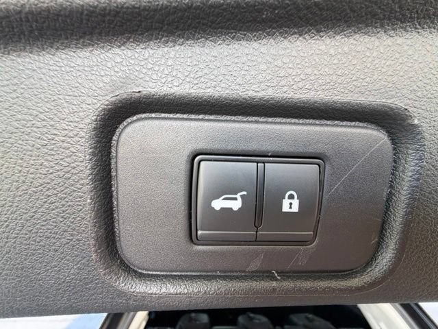 Used 2023 Nissan Pathfinder SL AWD/4WD image 25