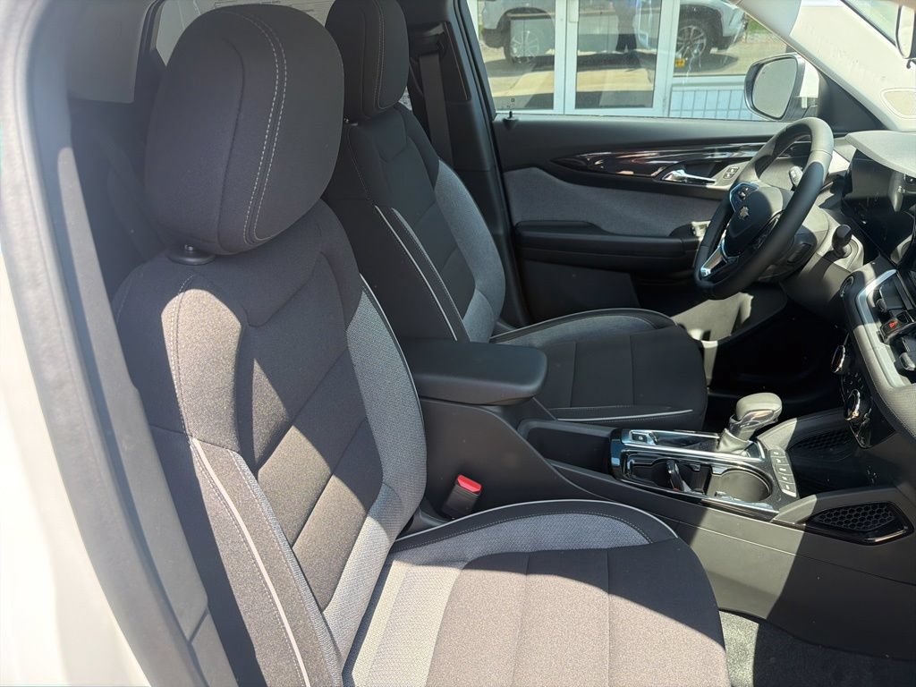 New 2026 Chevrolet TrailBlazer LT w/ LT Cold Weather Package AWD/4WD image 23