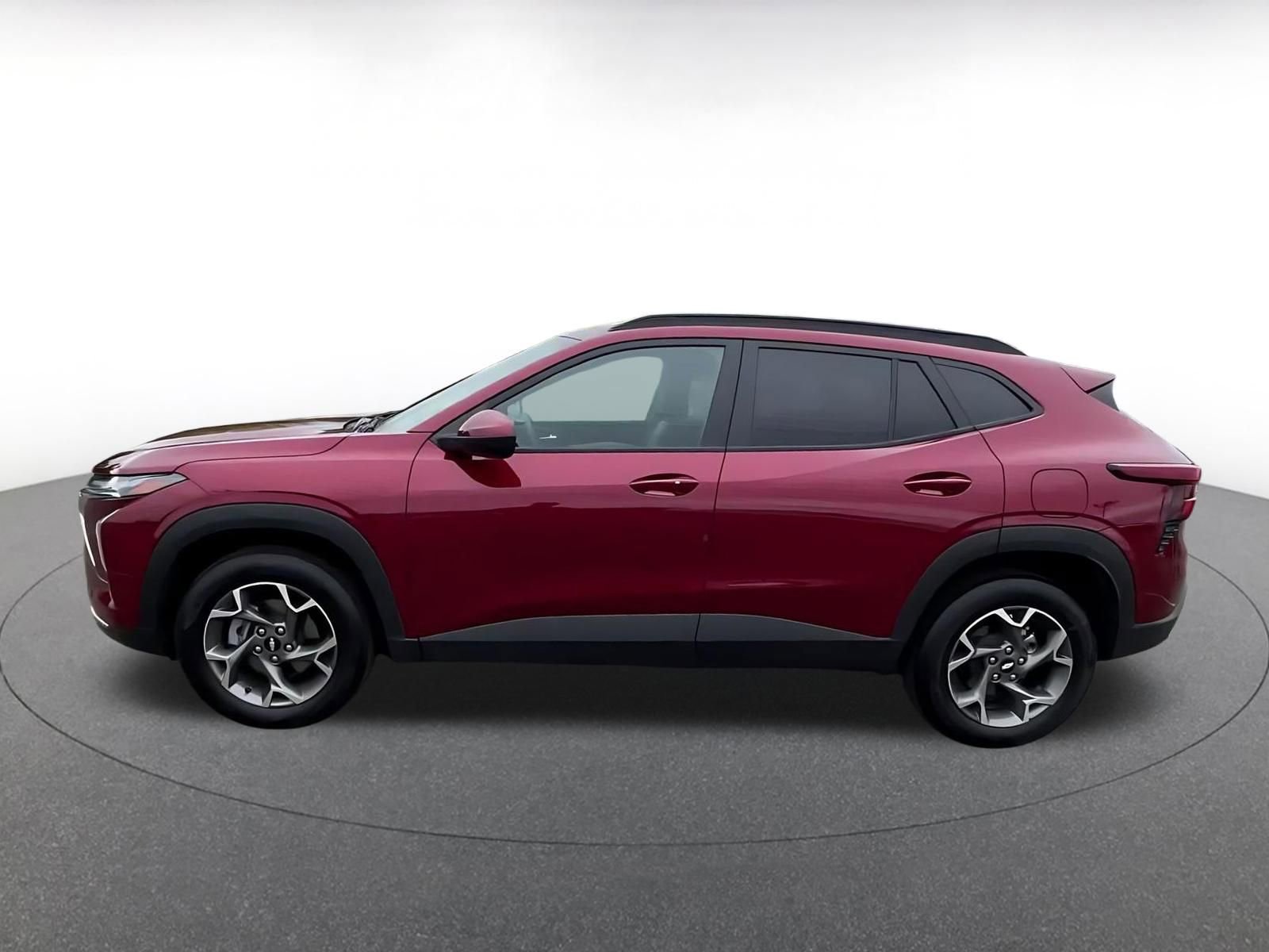 Used 2025 Chevrolet Trax LT w/ LT Convenience Package FWD image 9