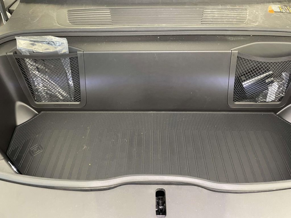 Used 2025 Rivian R1S Premium AWD/4WD image 26