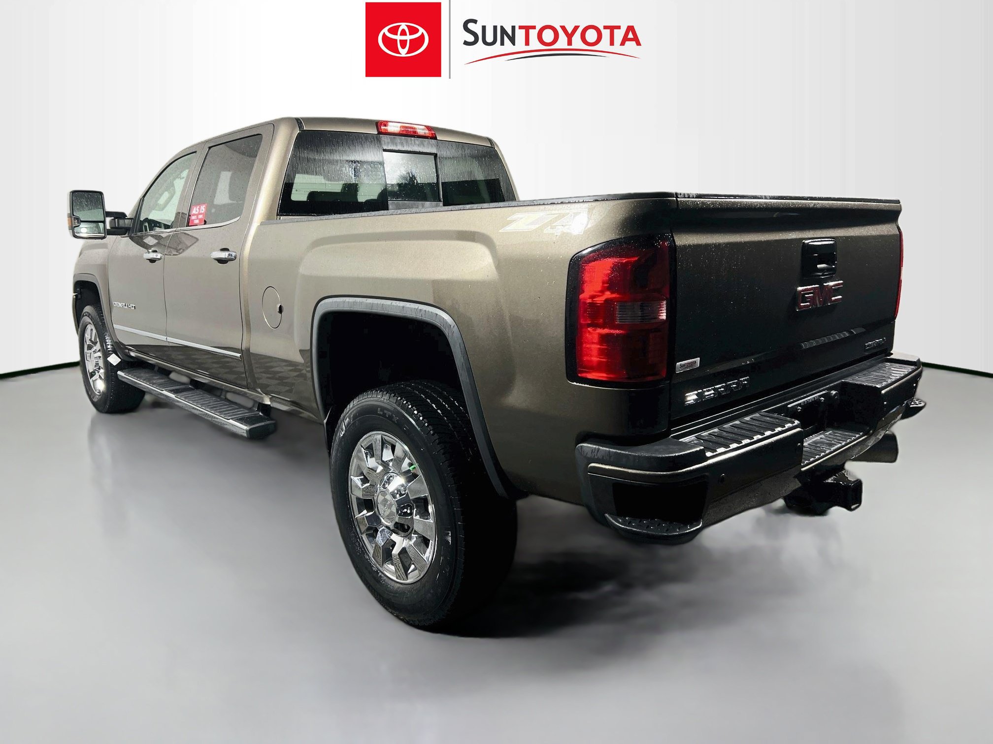 Used 2015 GMC Sierra 2500 Denali w/ Duramax Plus Package AWD/4WD image 6