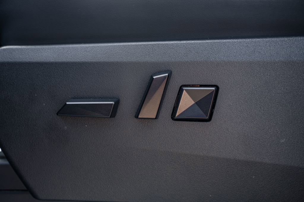 Used 2024 Tesla Cybertruck AWD Crew Cab image 20