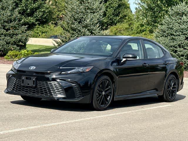 Used 2026 Toyota Camry SE FWD image 1