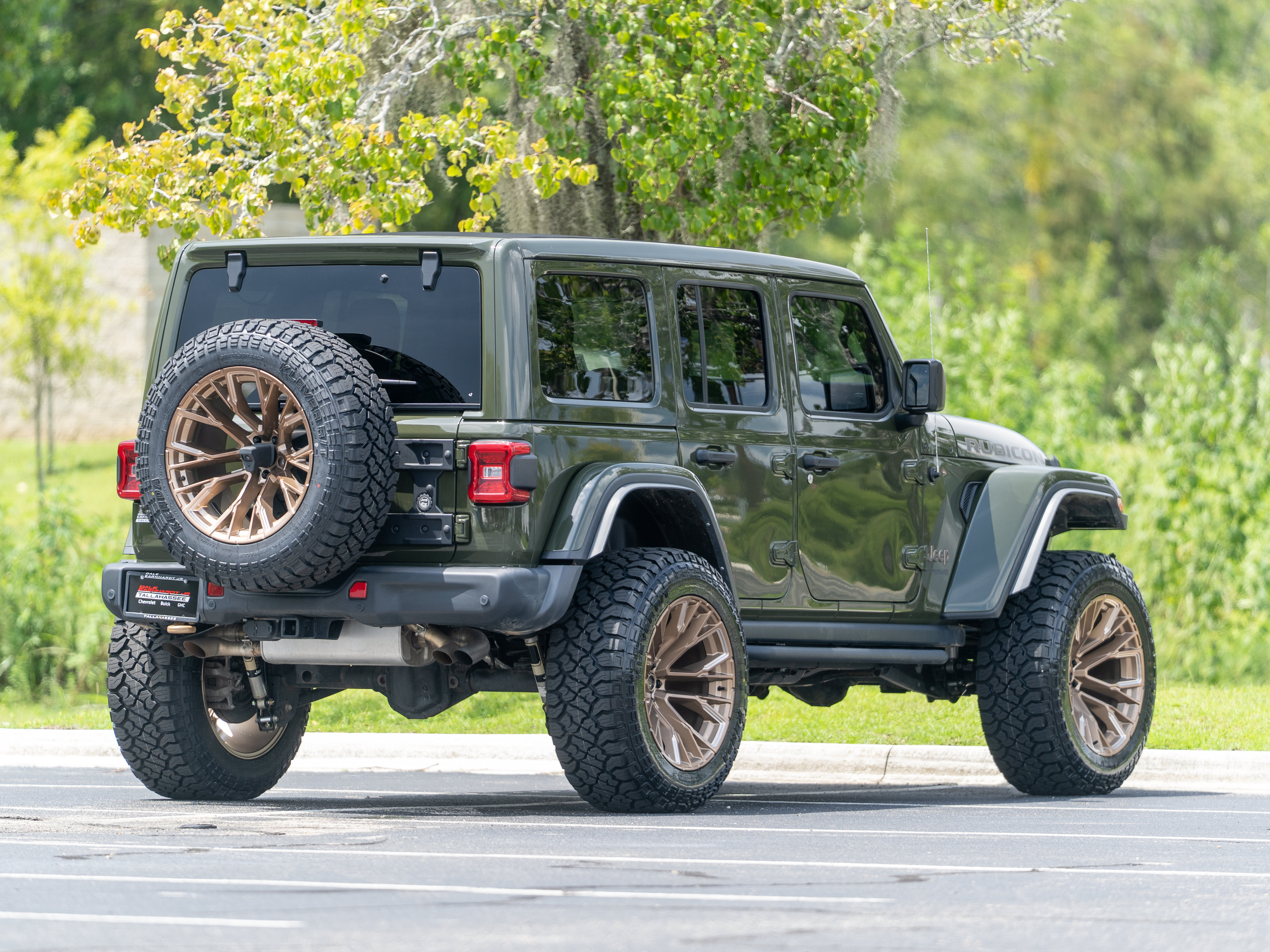 Used 2022 Jeep Wrangler Unlimited Rubicon w/ Xtreme Recon 35" Tire Package AWD/4WD image 46