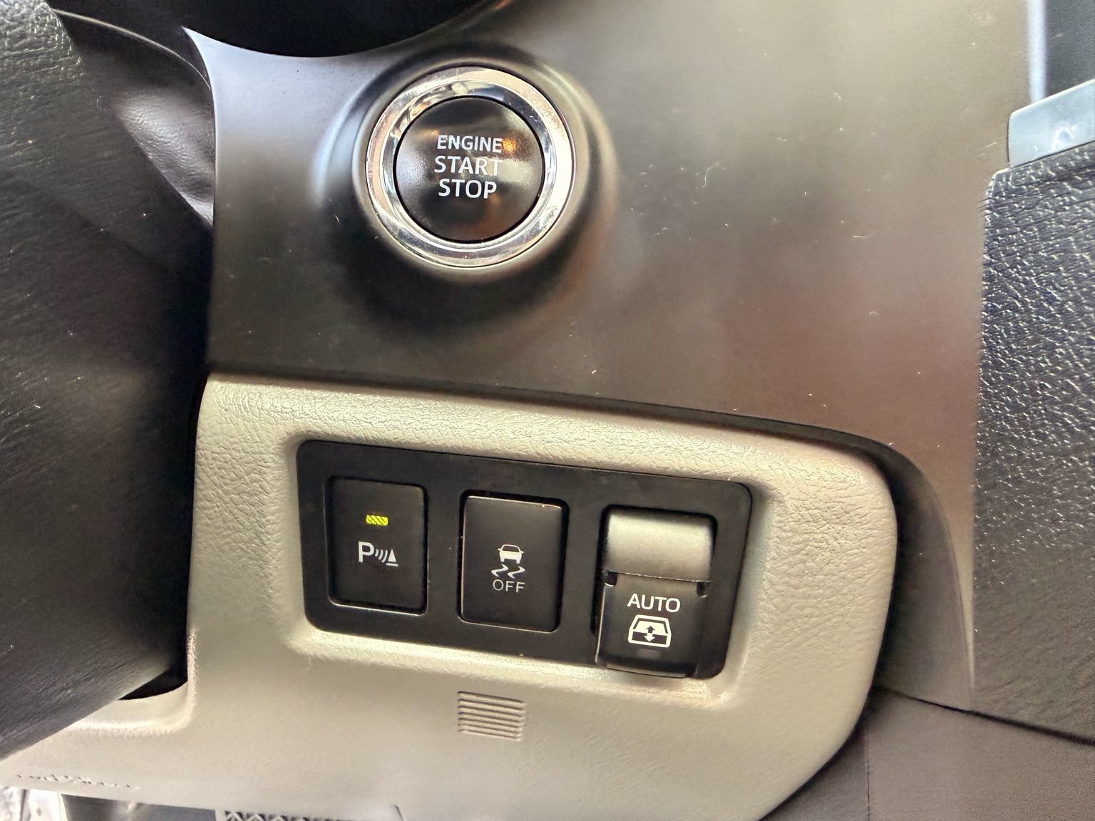 Used 2020 Toyota Sequoia Limited w/ Safety & Convenience Package AWD/4WD image 30
