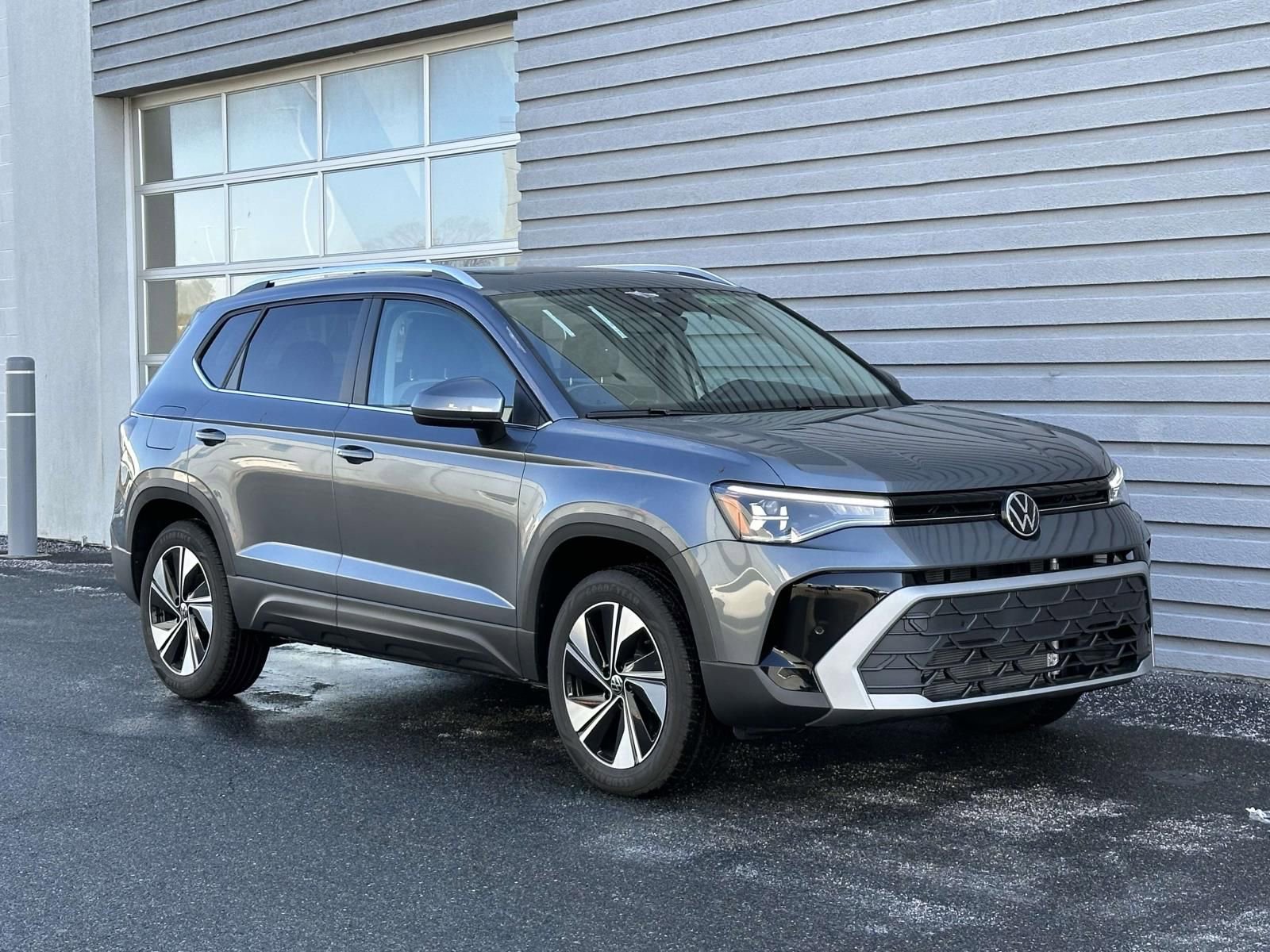 New 2026 Volkswagen Taos SE image 8