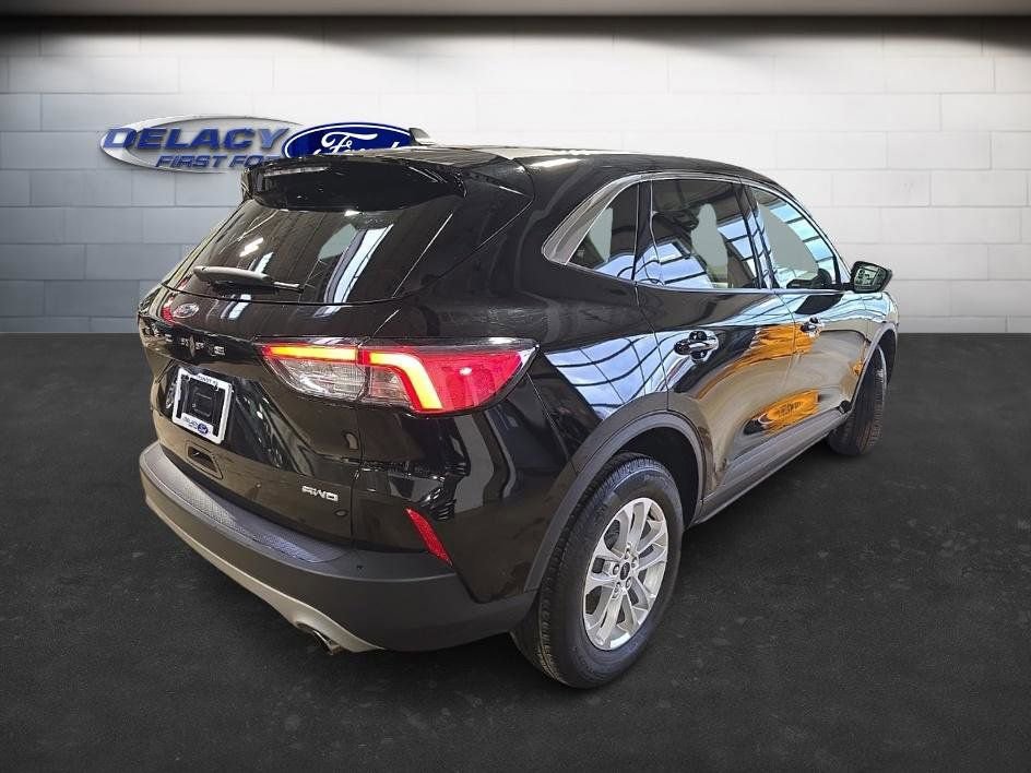 Used 2022 Ford Escape SE w/ Cold Weather Package image 5