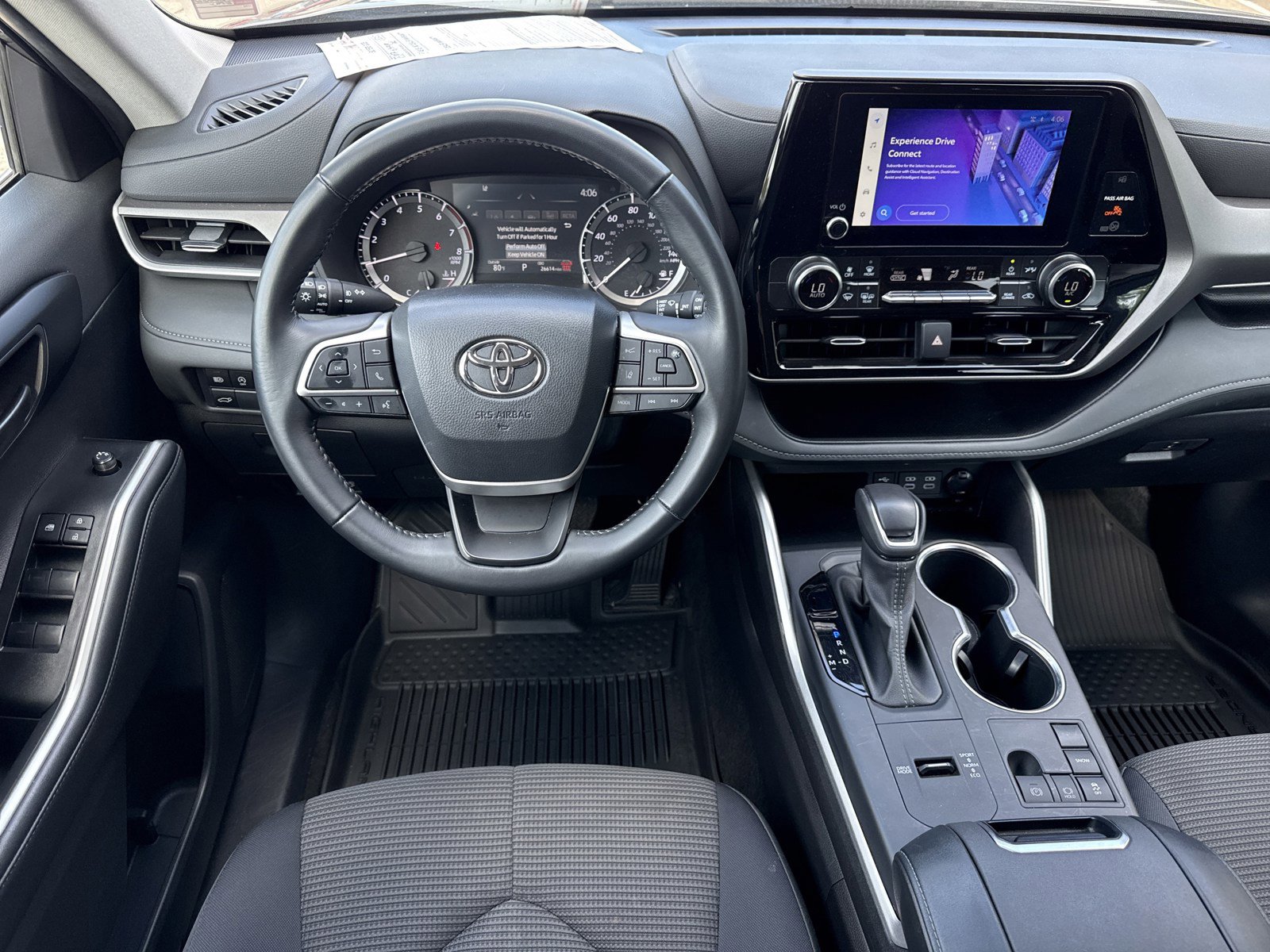 Used 2025 Toyota Highlander LE FWD image 13