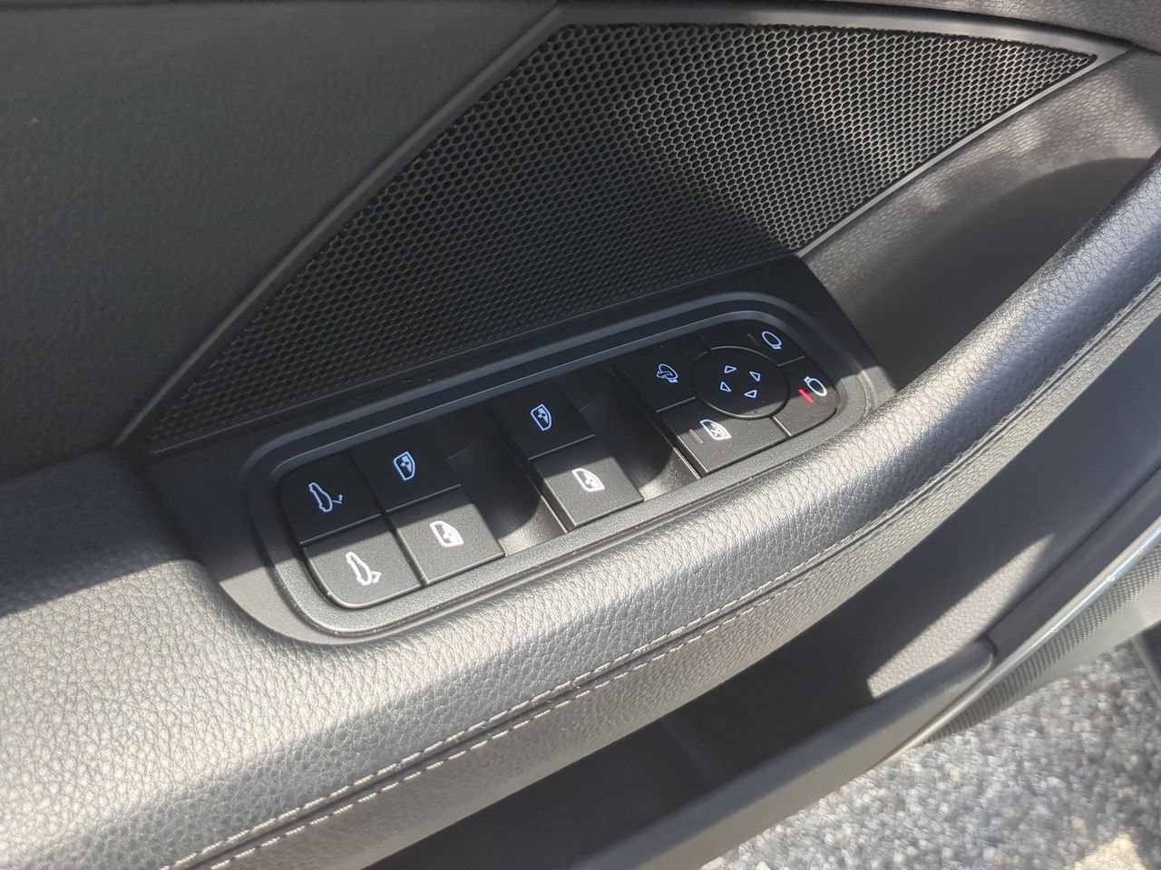 Used 2023 Porsche Panamera 4 Executive AWD/4WD image 23