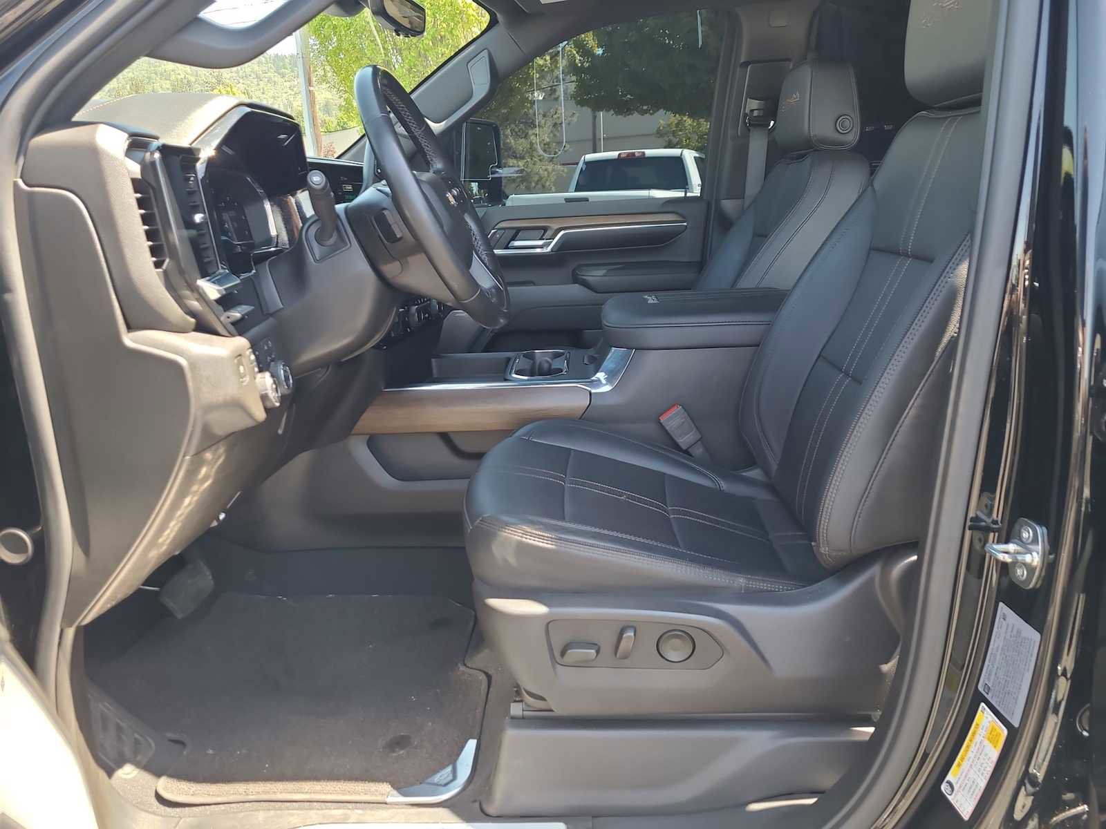 Used 2024 Chevrolet Silverado 3500 High Country w/ High Country Premium Package AWD/4WD image 19