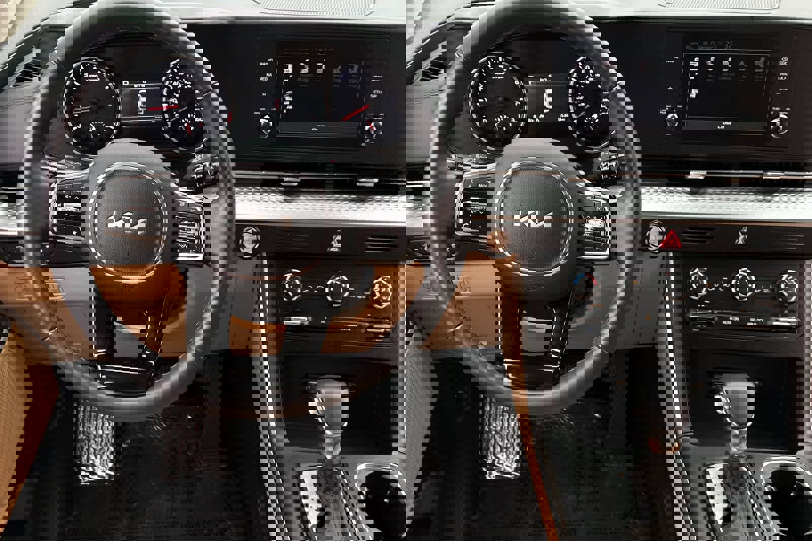 Used 2024 Kia Carnival LX image 14