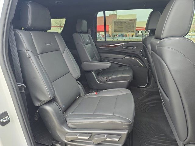 Used 2022 Cadillac Escalade ESV Luxury image 11