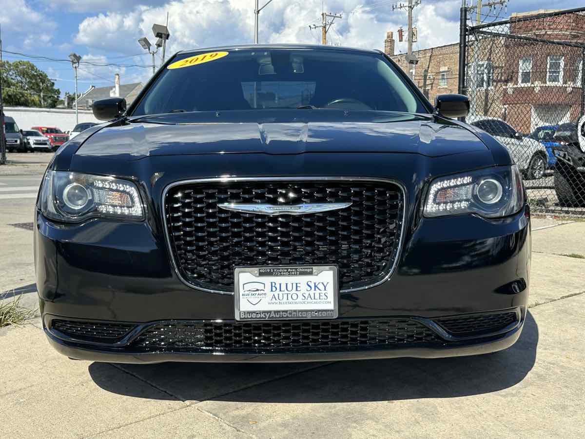 Used 2019 Chrysler 300 Touring w/ Sport Appearance Package RWD image 2